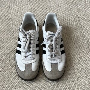Unisex white/black OG Adidas Sambas